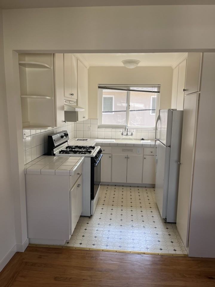 831 Roble Ave #4 - Photo 3 of 13