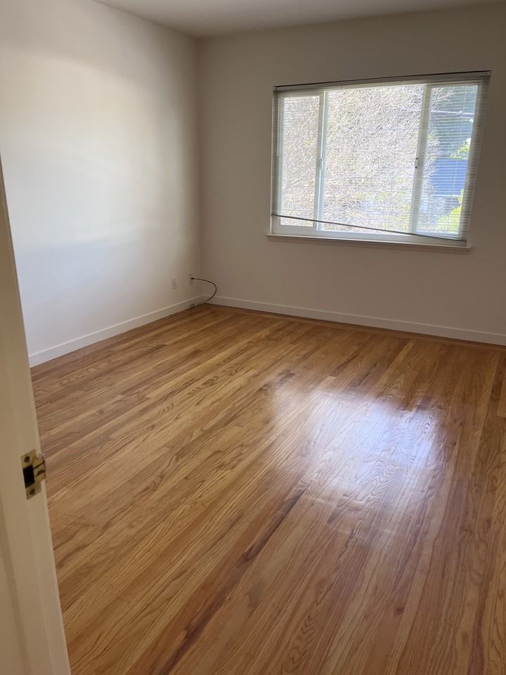 831 Roble Ave #4 - Photo 5 of 13
