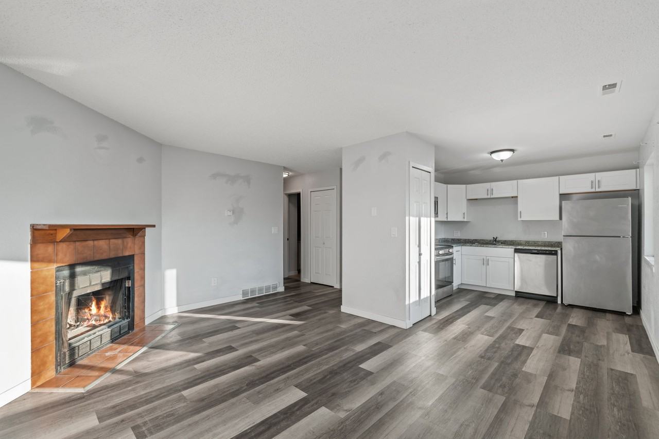 3445 Cochran Dr #C - Photo 3 of 8