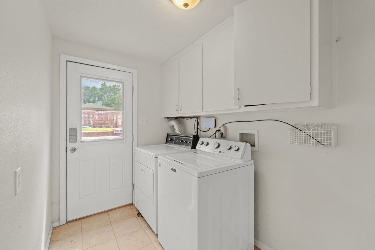 2352 North Circle Drive - B-Downstairs - Photo 6 of 10