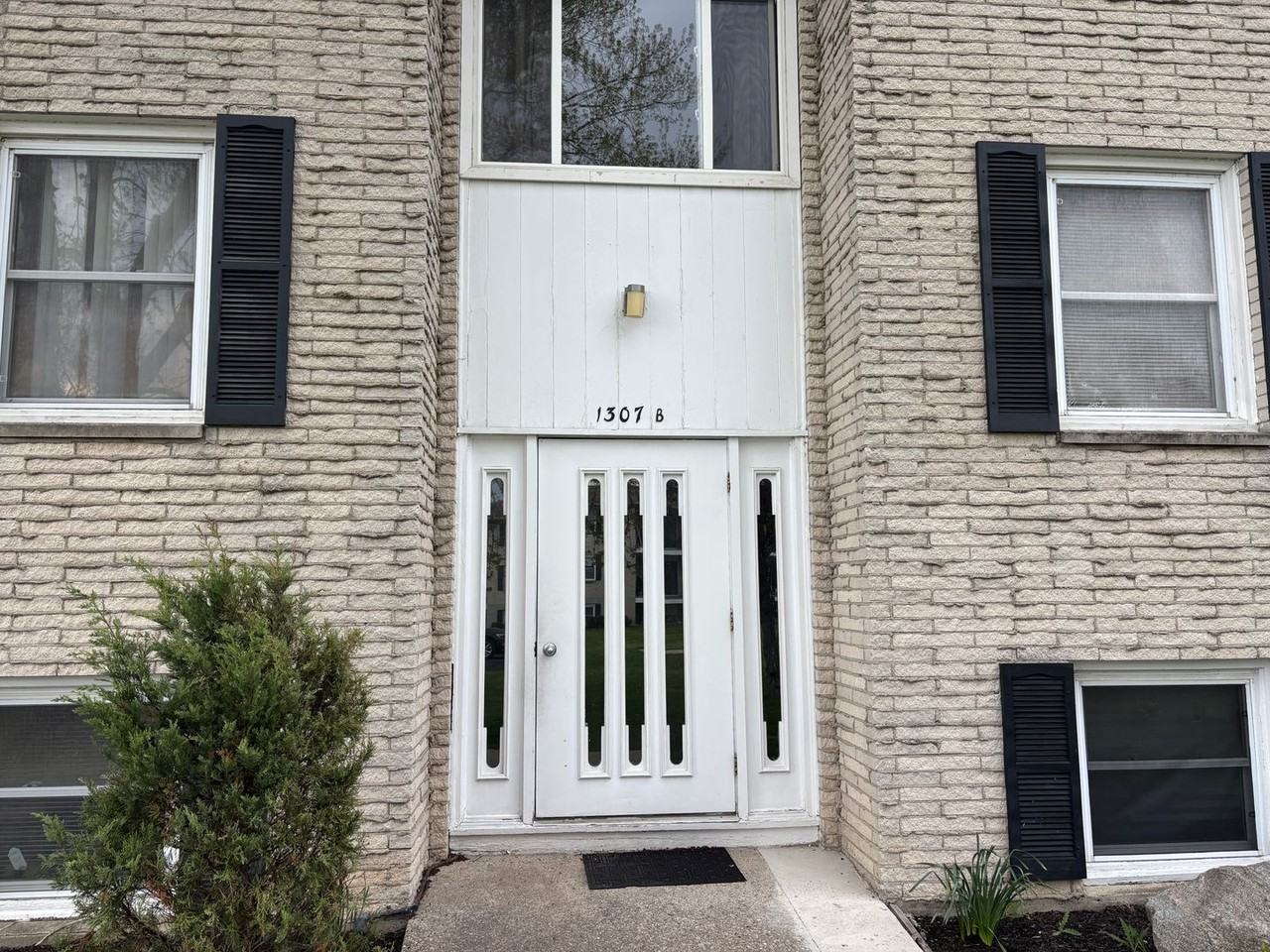 Islebrook Apartments - Photo 2 of 24