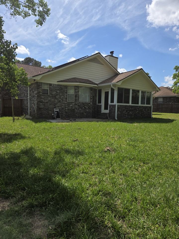 386 Meloney Dr #1 - Photo 5 of 24