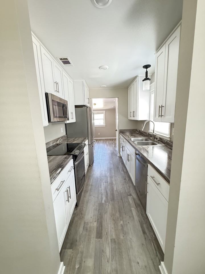 115A Montrose Dr #1 - Photo 5 of 12