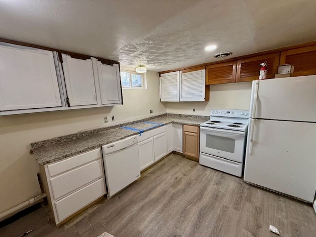 180 Laurel St - Photo 5 of 24