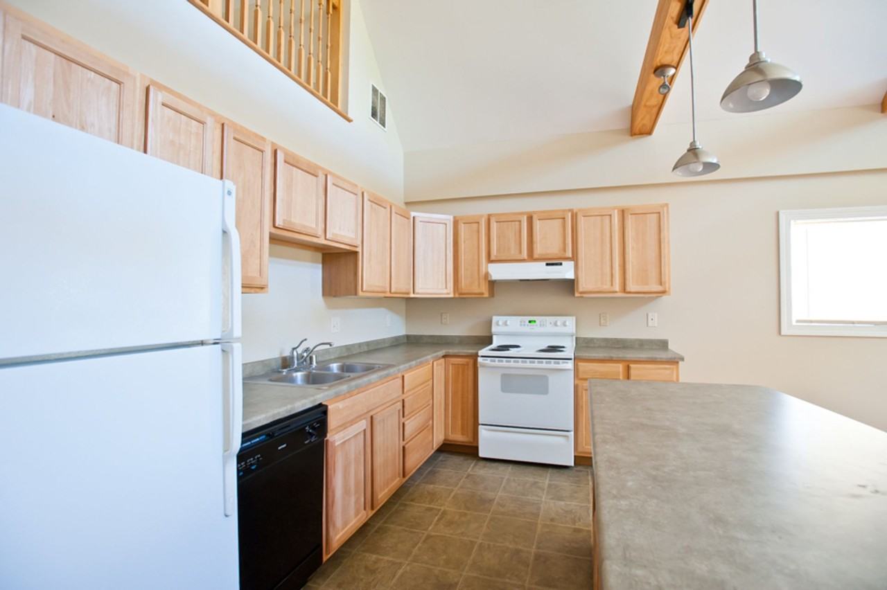 3255 N Oakland - Photo 3 of 15