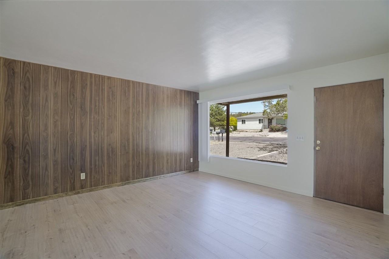 645 W Delano Ave - Photo 3 of 35