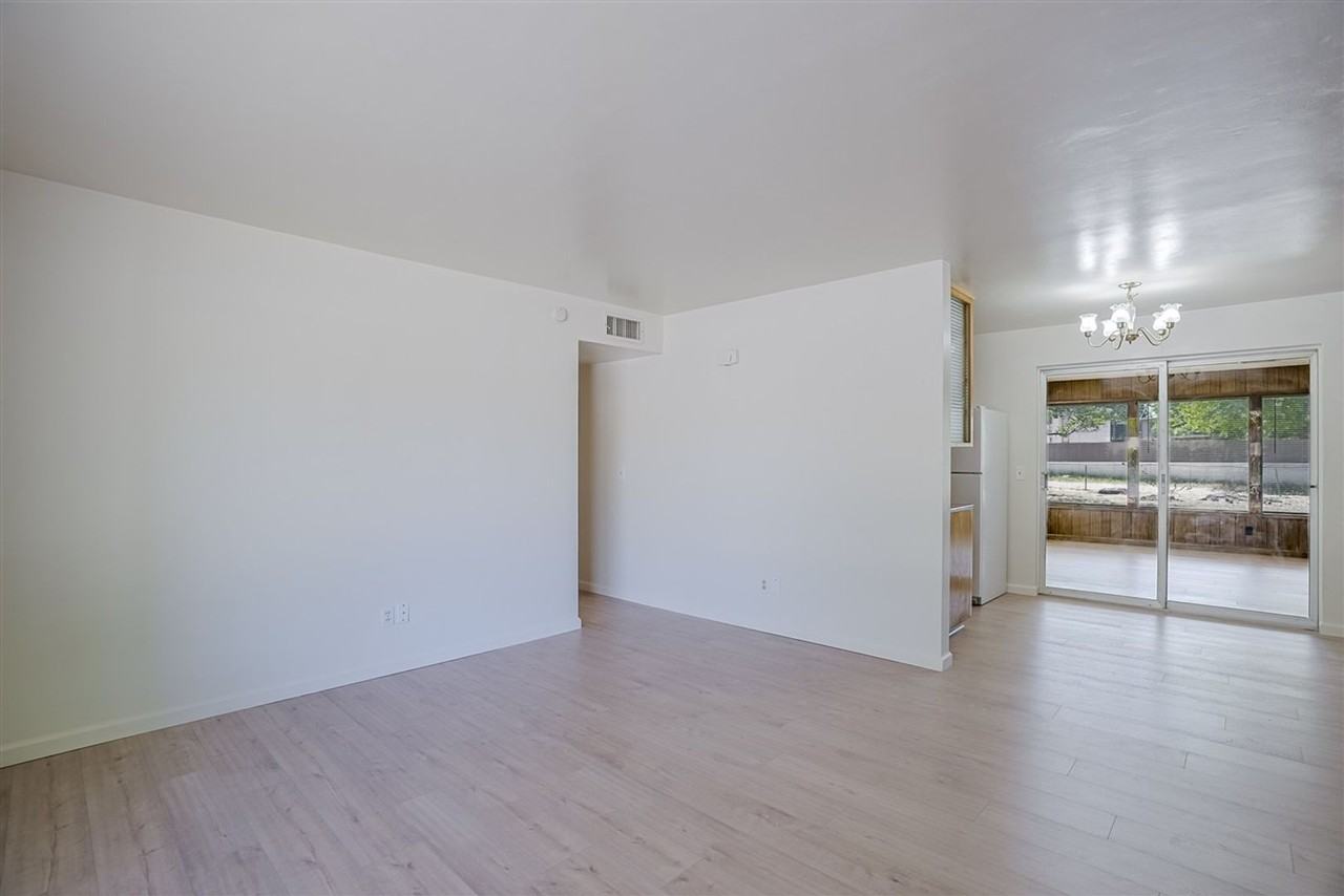 645 W Delano Ave - Photo 5 of 35