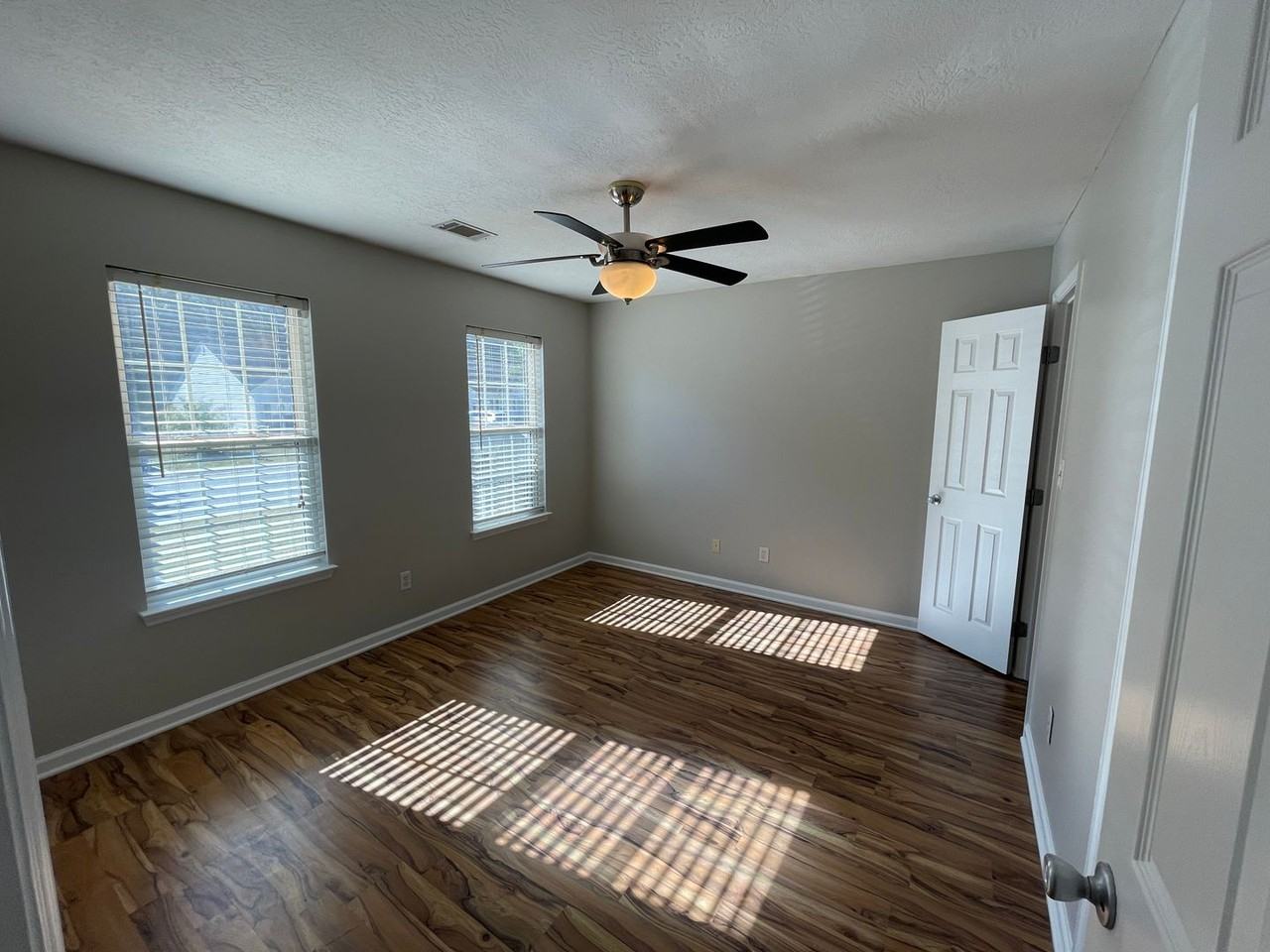 4763 W Creek Mill Ct - Photo 7 of 8