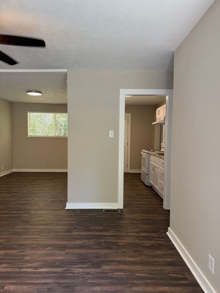4535 Briarwood Dr - Photo 4 of 24