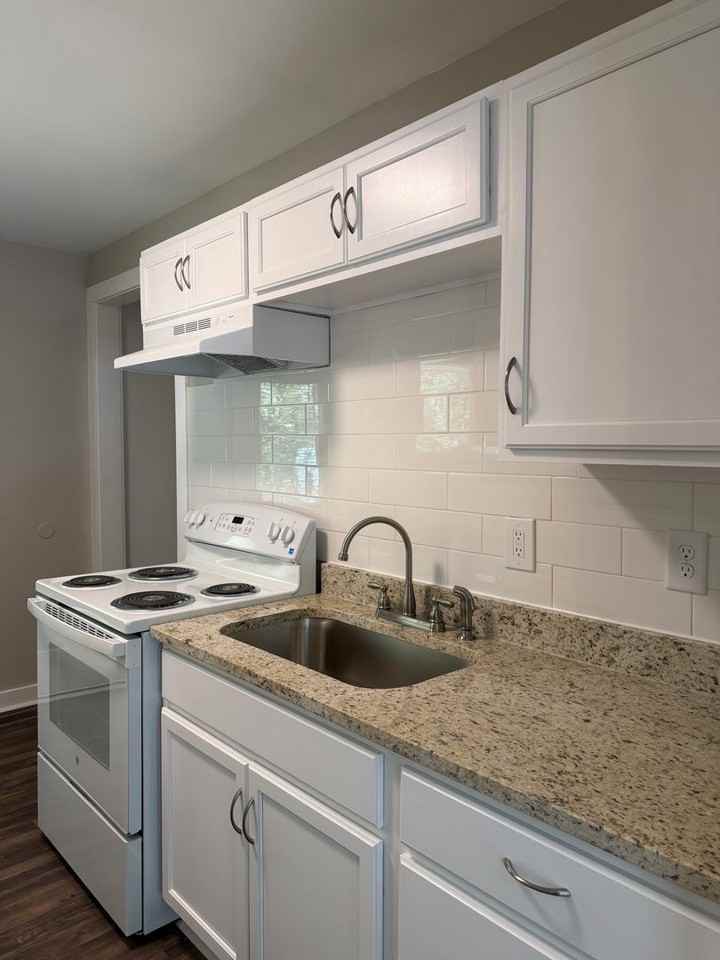 4535 Briarwood Dr - Photo 7 of 24