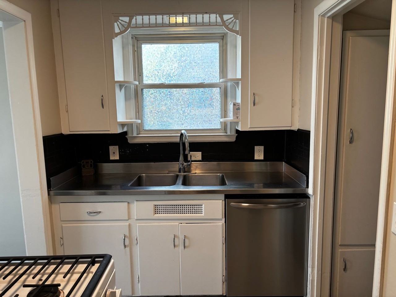 4332 Biddle St - Photo 3 of 18