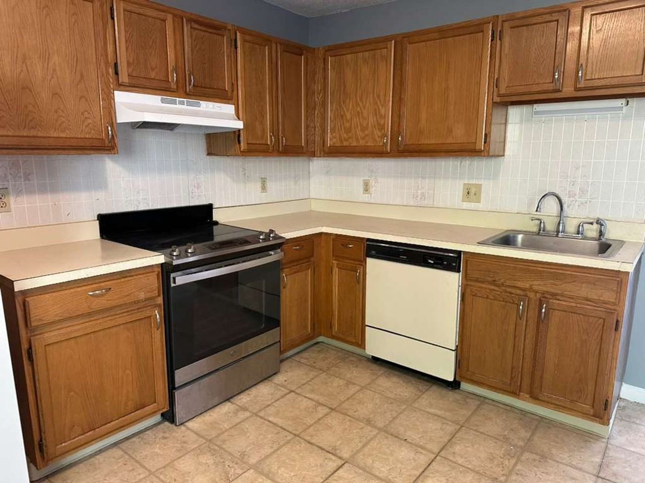176 Lincoln St - Photo 4 of 19