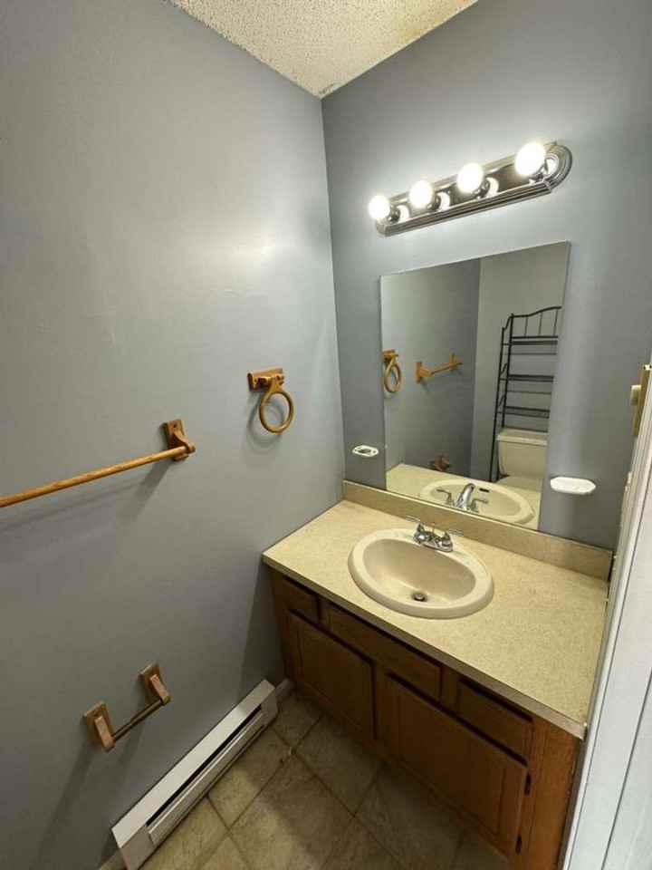 176 Lincoln St - Photo 6 of 19