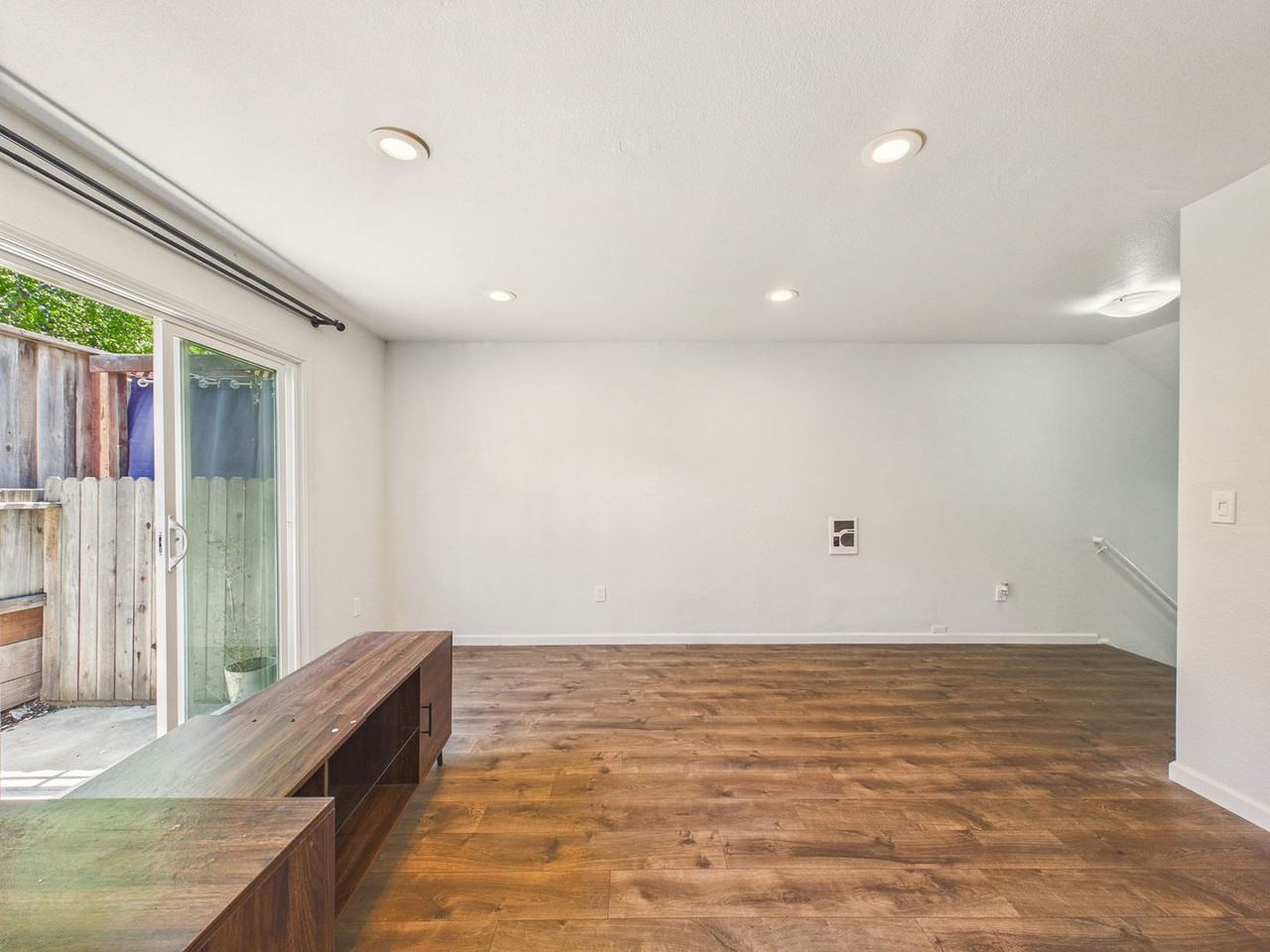2444 Frances St - Photo 3 of 27