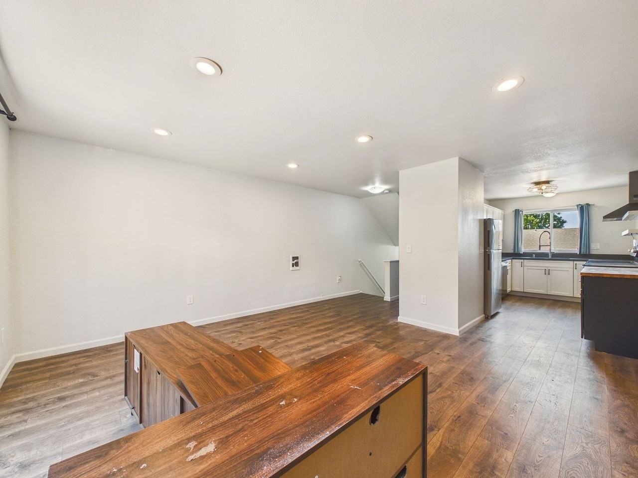 2444 Frances St - Photo 6 of 27