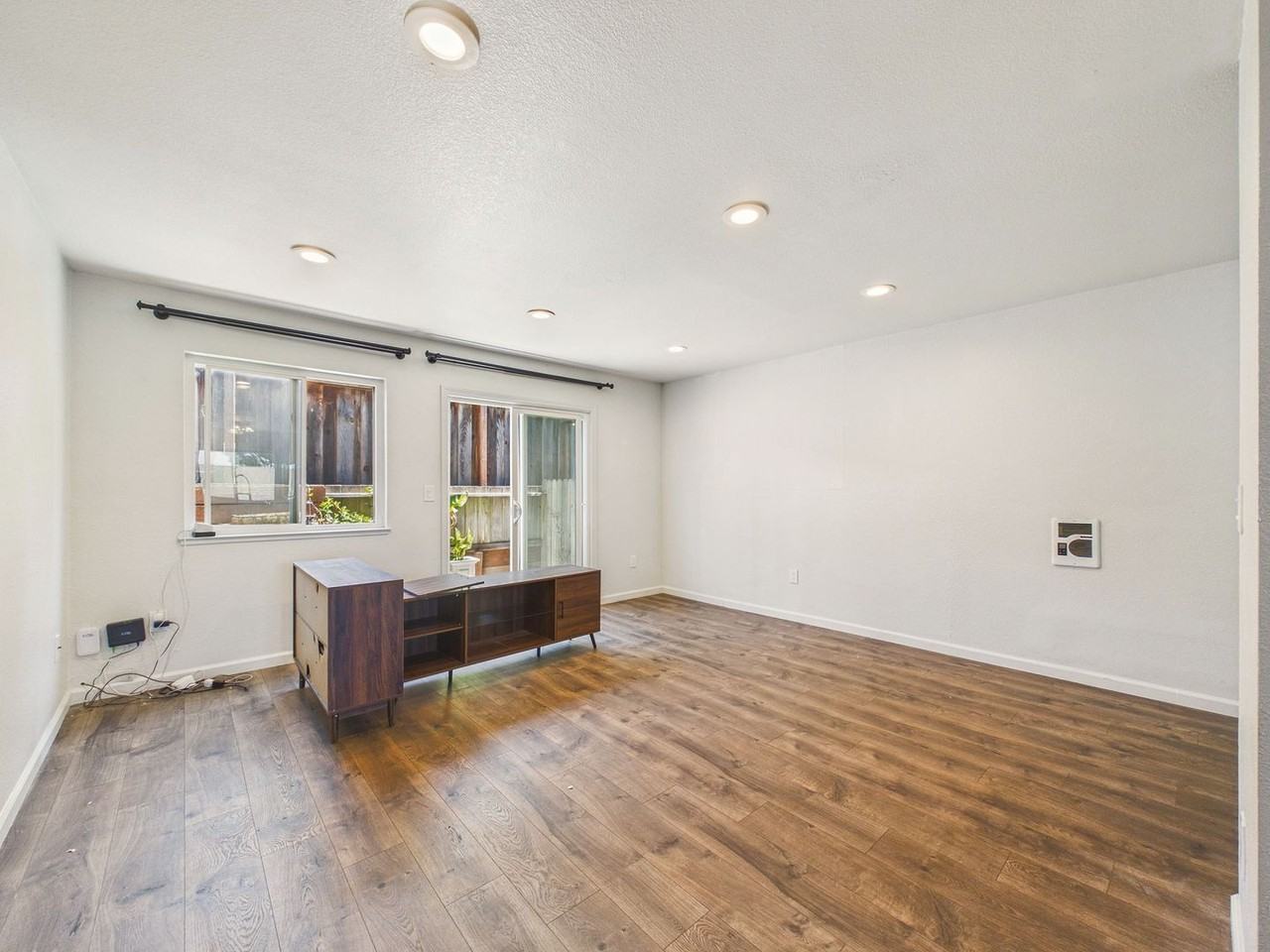 2444 Frances St - Photo 7 of 27