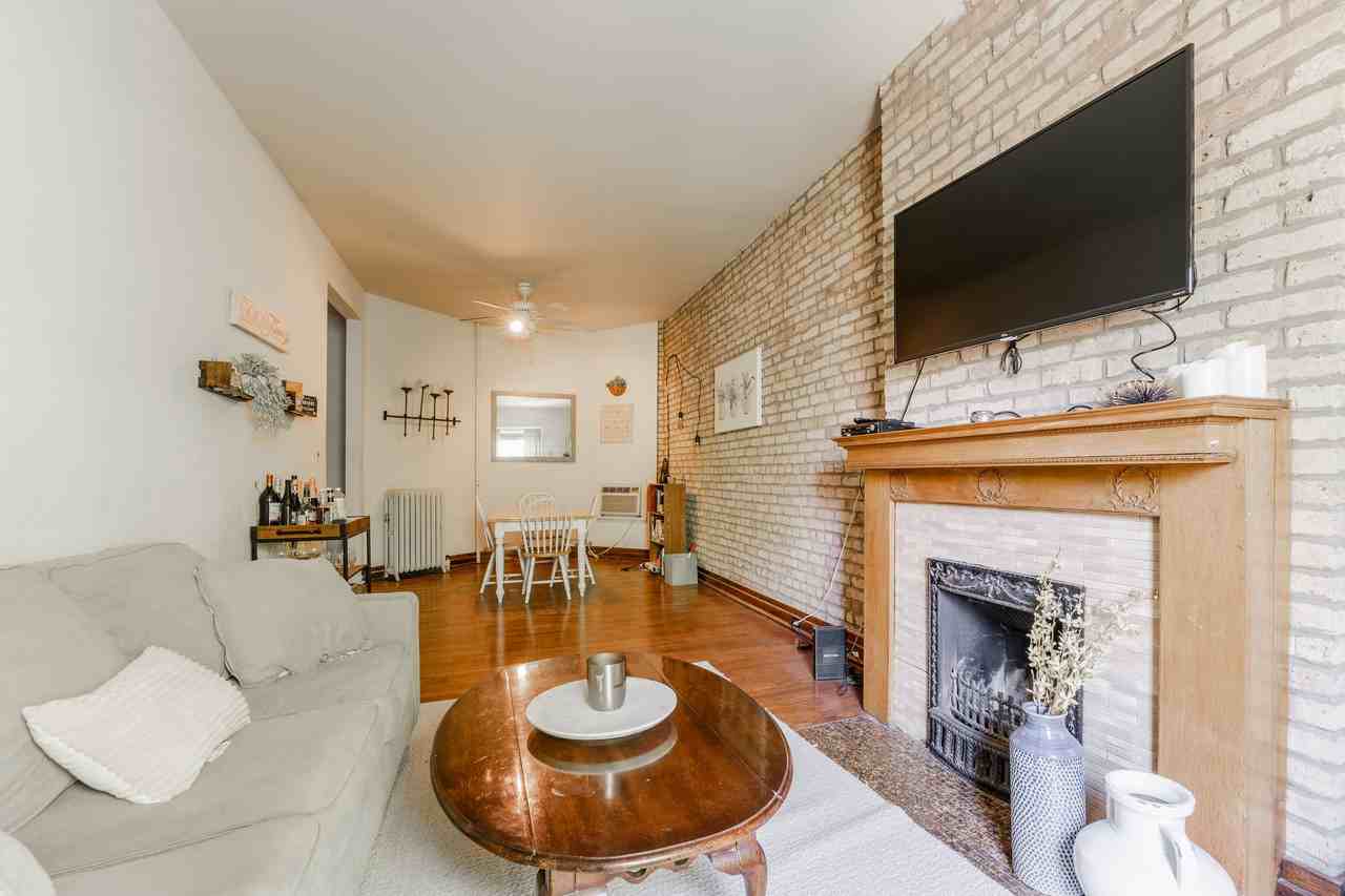 2533 North Burling Street2 #33-2 - Photo 3 of 16