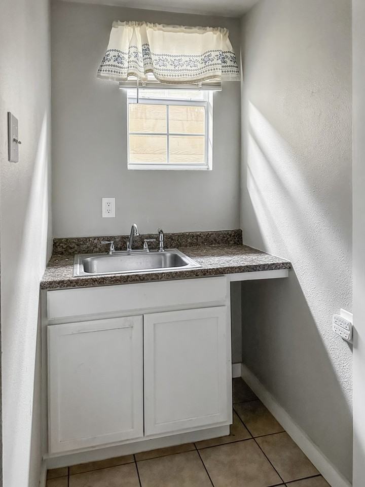 239 Peabody Ave #2 - Photo 7 of 11