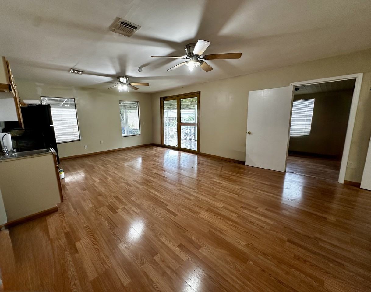 415 Chalmers Ave #2 - Photo 4 of 10