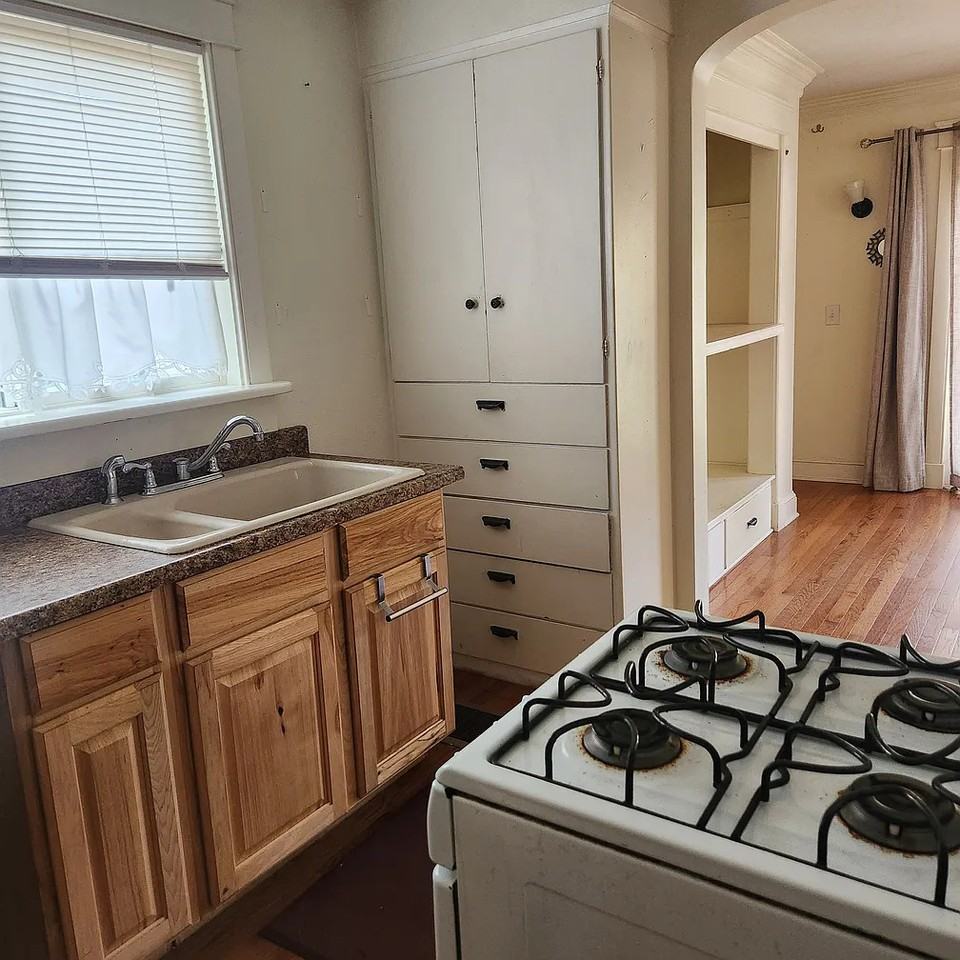 727 Woodford St #1-2 - Photo 2 of 10