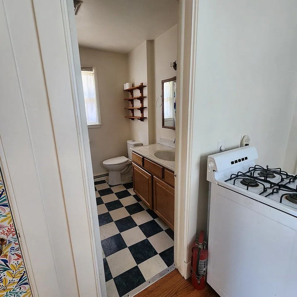 727 Woodford St #1-2 - Photo 3 of 10