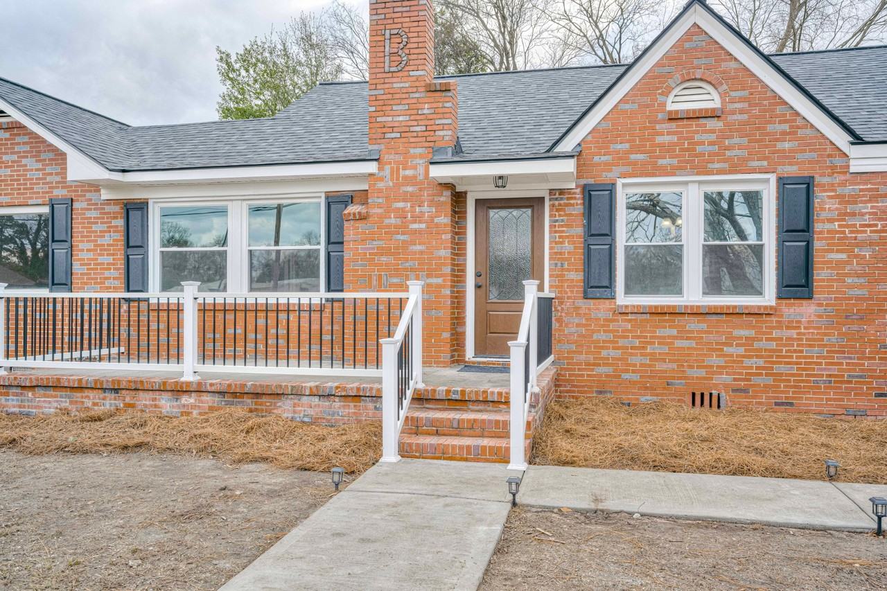 205 Hampton Ave #1 - Photo 4 of 31