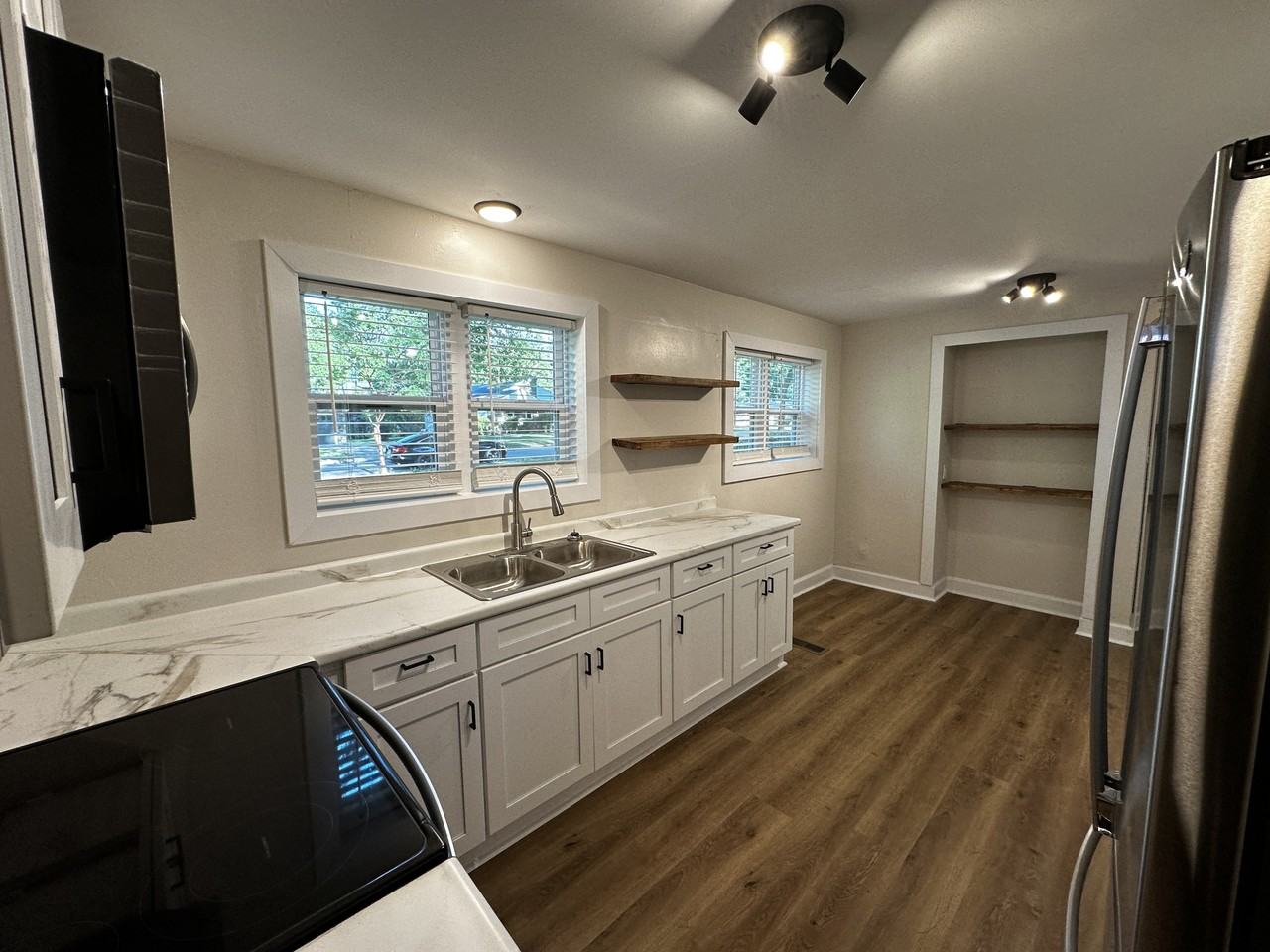 3320 Luther St #1 - Photo 3 of 20