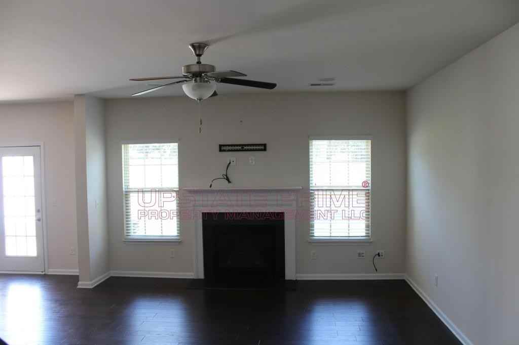 204 Alderside Pl - Photo 4 of 16