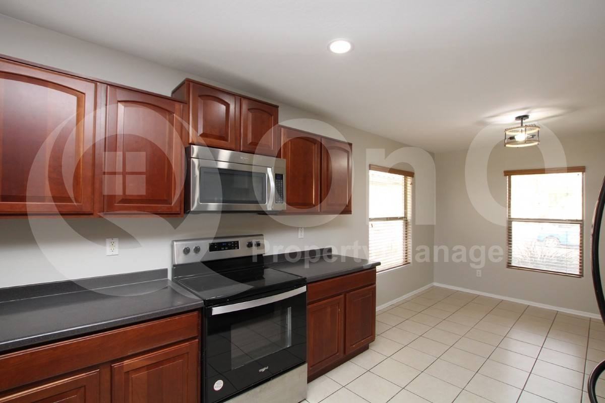 43361 W Elizabeth Ave - Photo 3 of 10