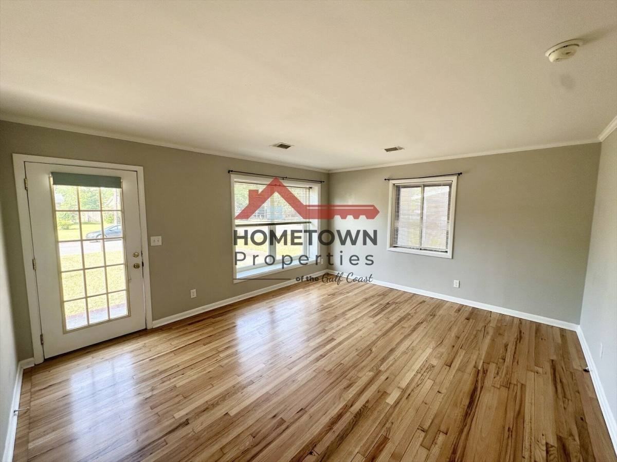 3730 Forest Glen Dr - Photo 2 of 10
