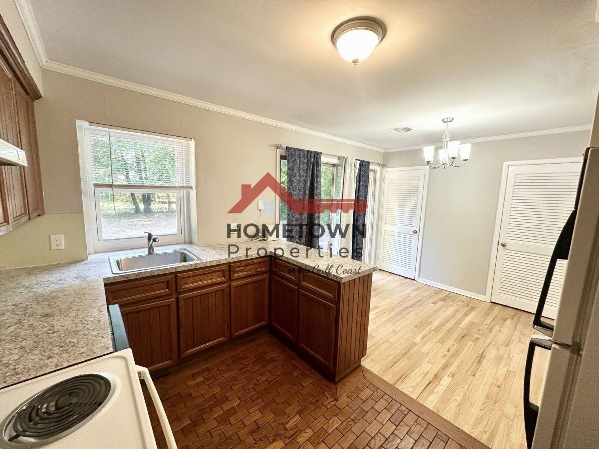 3730 Forest Glen Dr - Photo 3 of 10