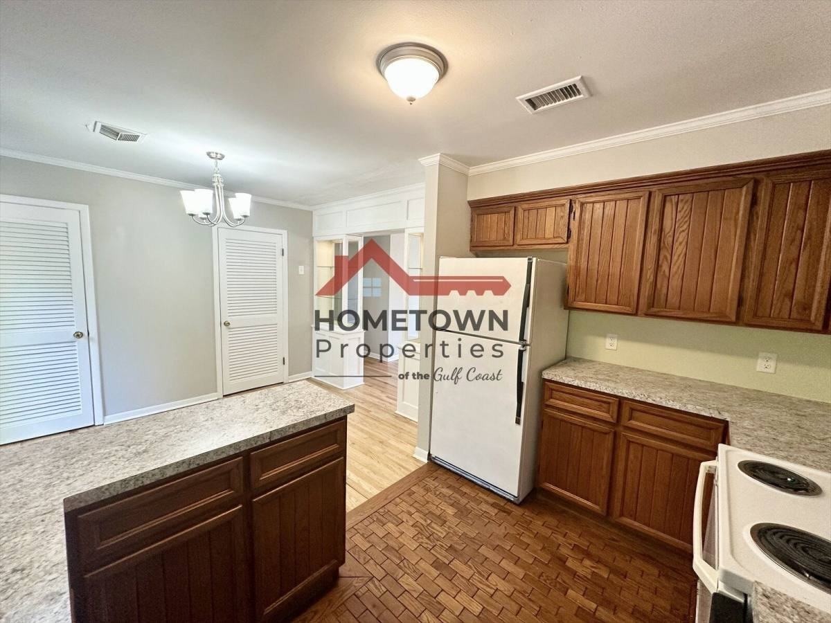 3730 Forest Glen Dr - Photo 4 of 10