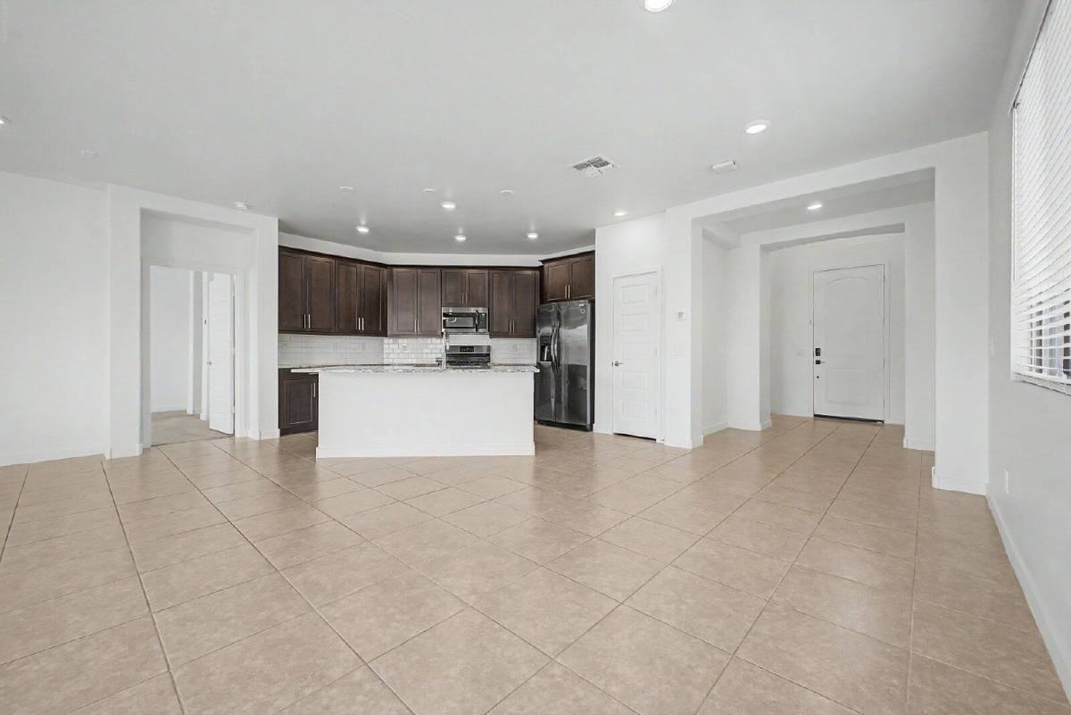 19905 W Devonshire Ave - Photo 2 of 5