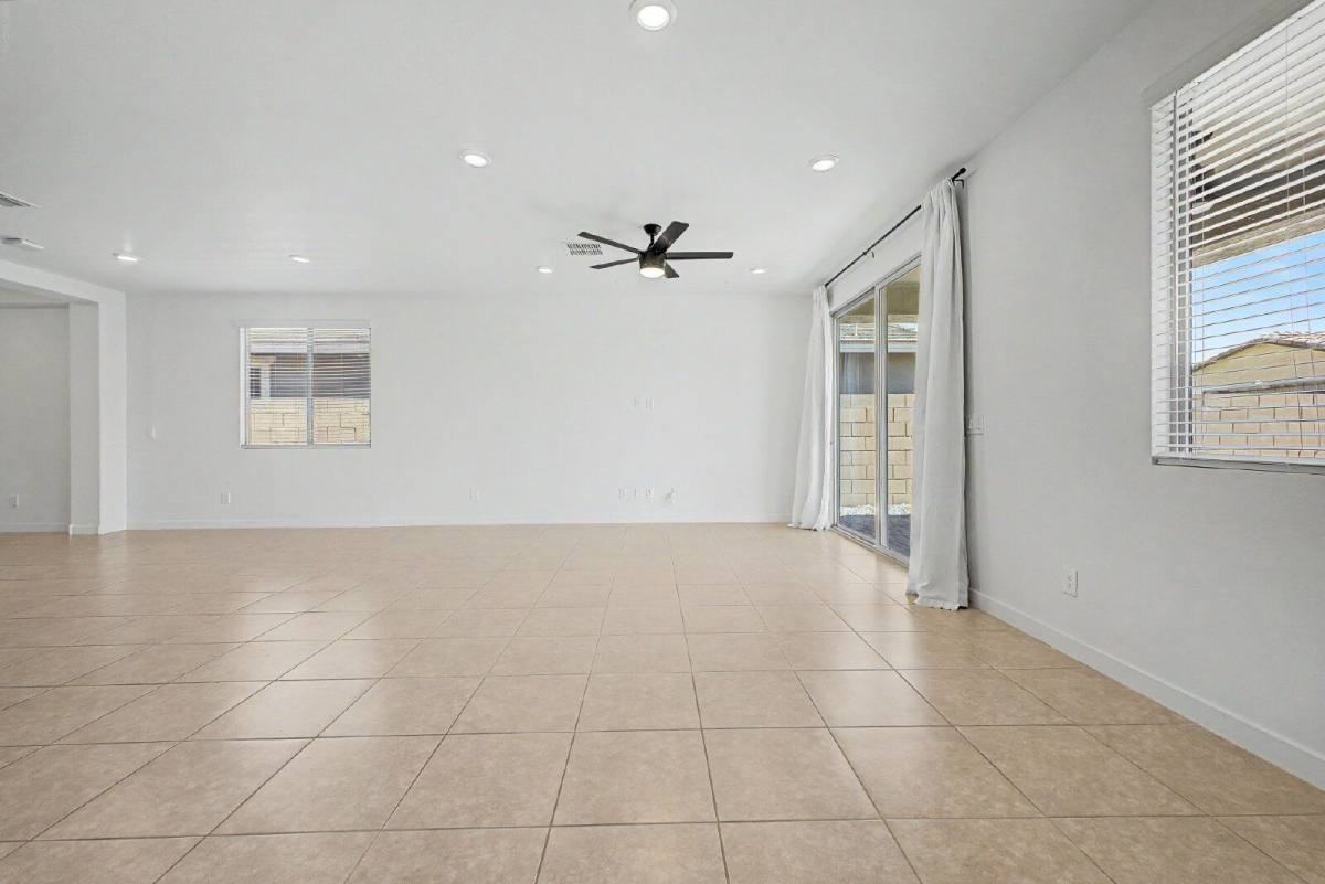 19905 W Devonshire Ave - Photo 3 of 5