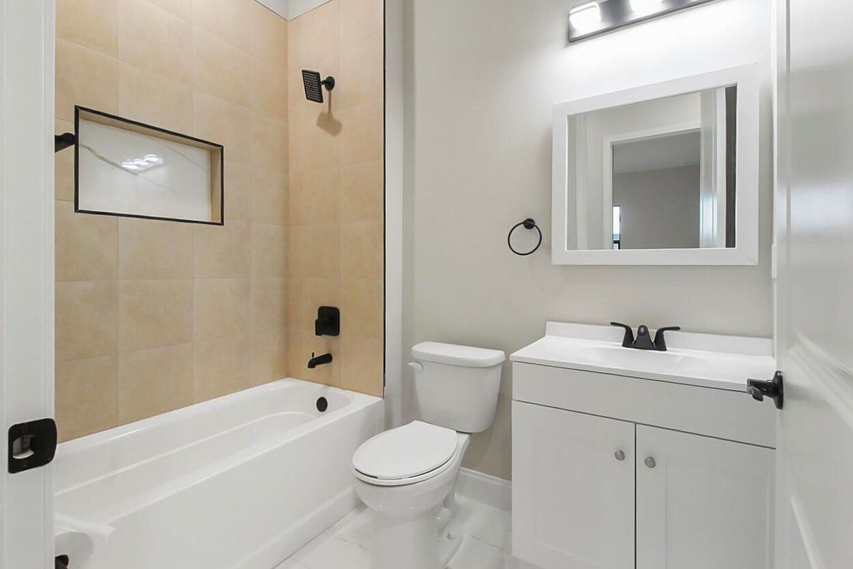 1143 Sw Estaugh Ave - Photo 2 of 28