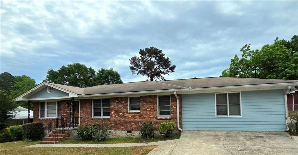 421 Springside Dr - Photo 2 of 32