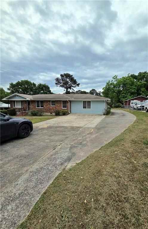 421 Springside Dr - Photo 3 of 32