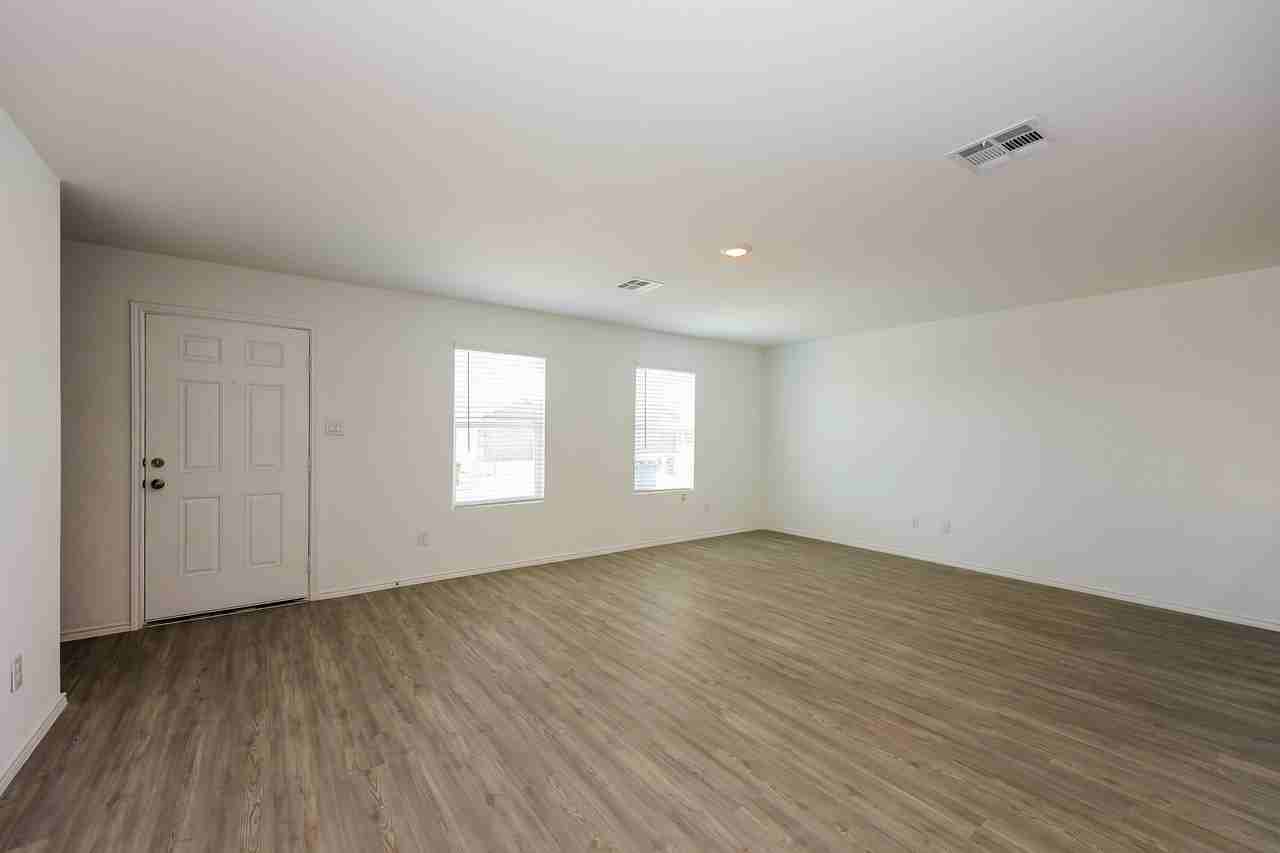 8044 Nube Medina - Photo 2 of 16
