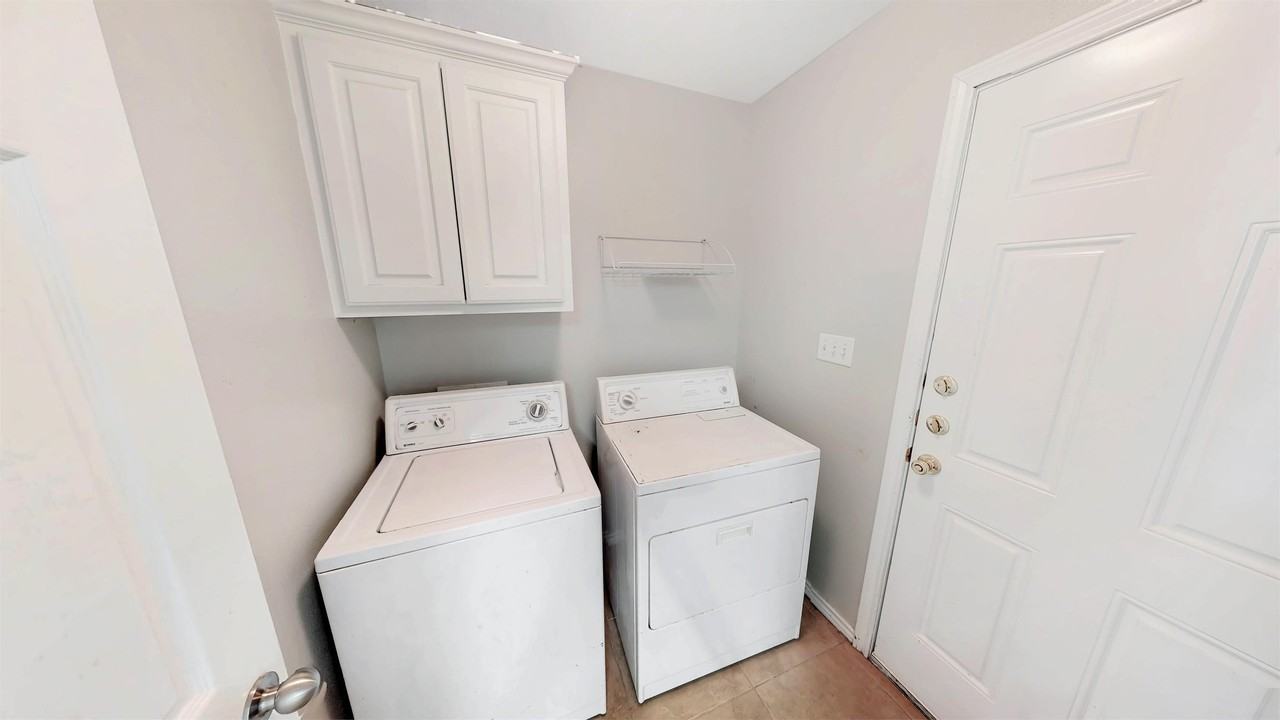 9904 Riskys Ranch Dr - Photo 2 of 22