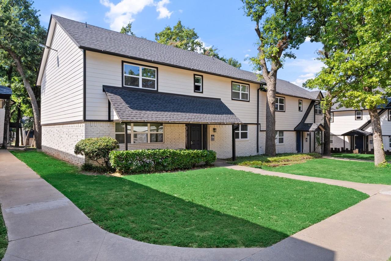 Castle Tower Apartments | Renovated Homes in Northwest Oklahoma City - Photo 4 of 45