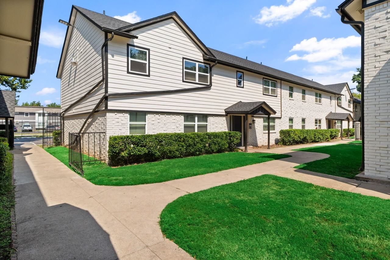Castle Tower Apartments | Renovated Homes in Northwest Oklahoma City - Photo 5 of 45