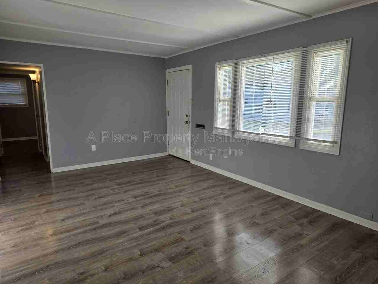 6042 Hancock Ave - Photo 3 of 13