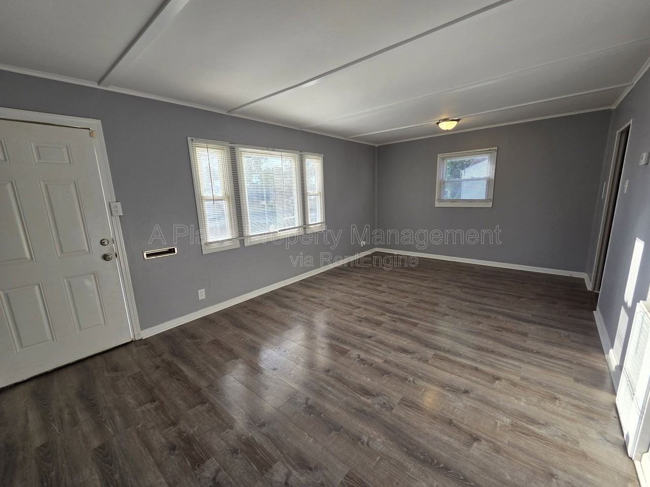 6042 Hancock Ave - Photo 4 of 13