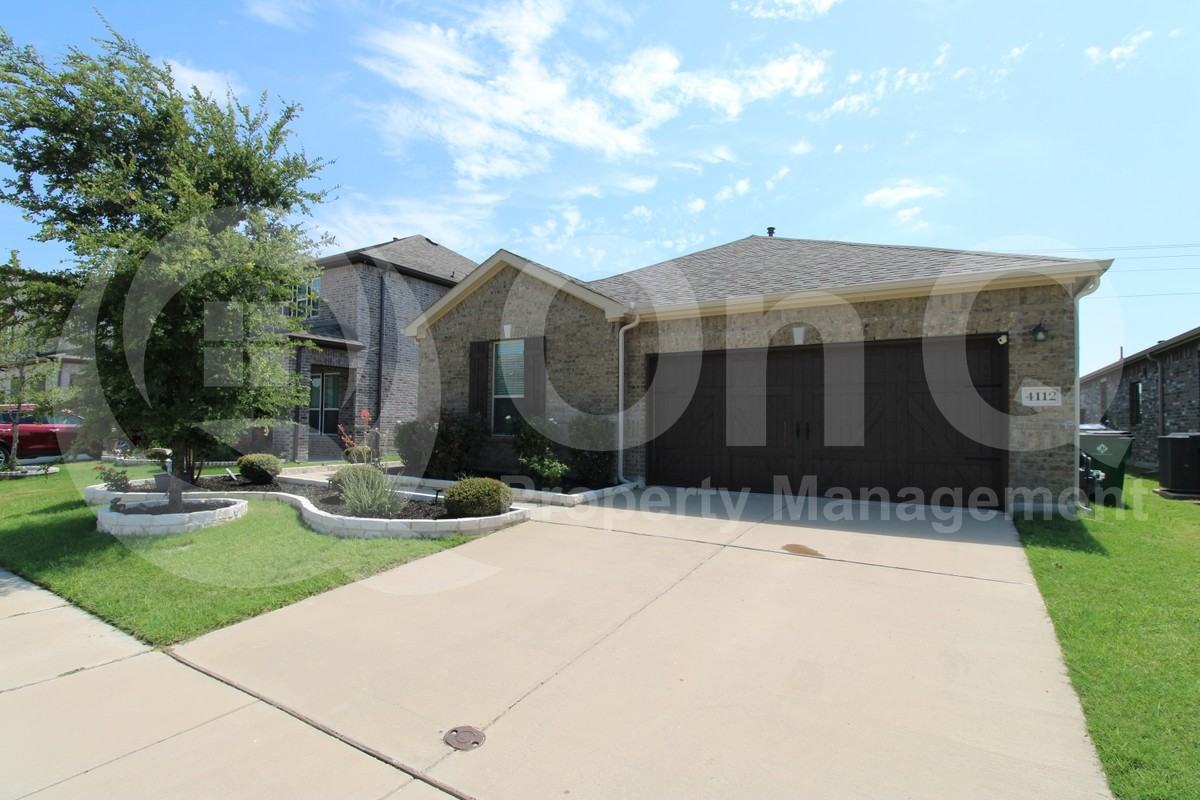 4112 Wood River Trl