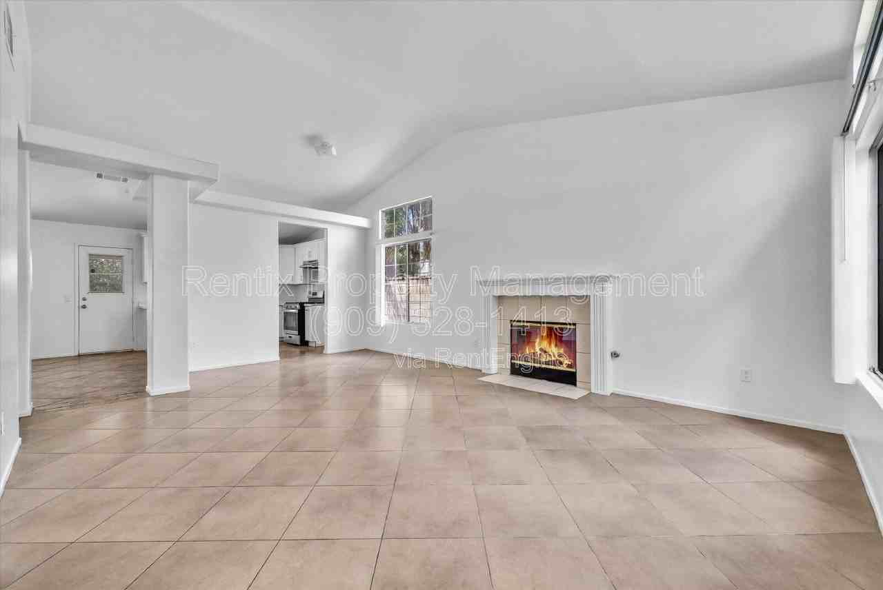1240 Visconti Dr - Photo 4 of 30