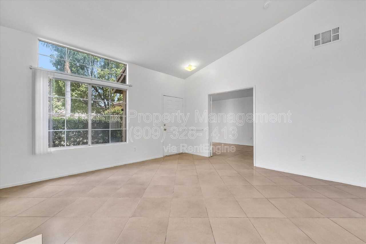 1240 Visconti Dr - Photo 5 of 30