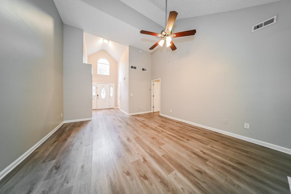 1322 Sweetwater Ct - Photo 3 of 16