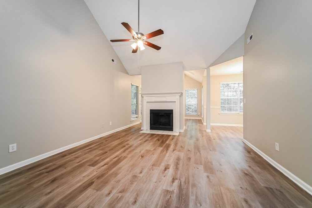 1322 Sweetwater Ct - Photo 4 of 16