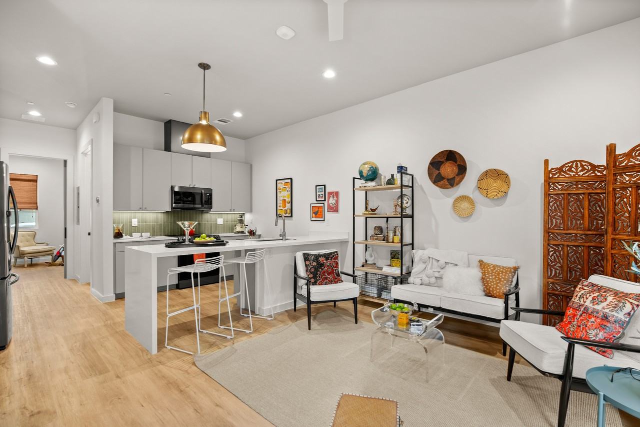 1208 N Academy Ave #3105