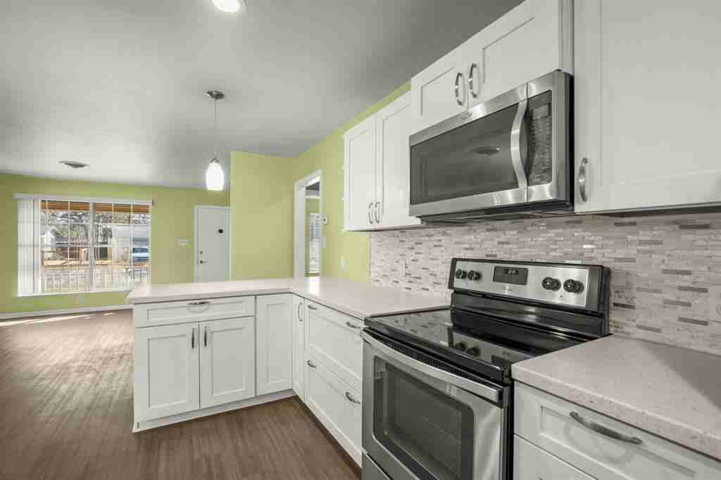 8510 Rockwood Ln - Photo 3 of 21